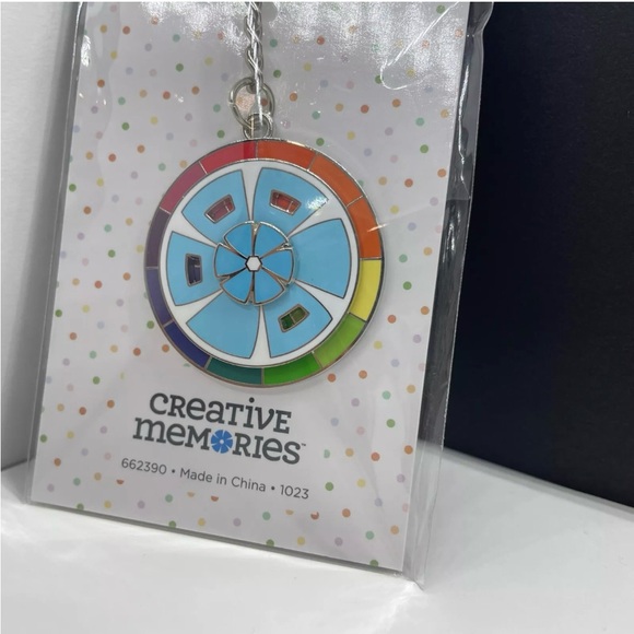Creative Memories Color Wheel Keychain 2023 Limited Edition Brand New - Picture 2 of 9